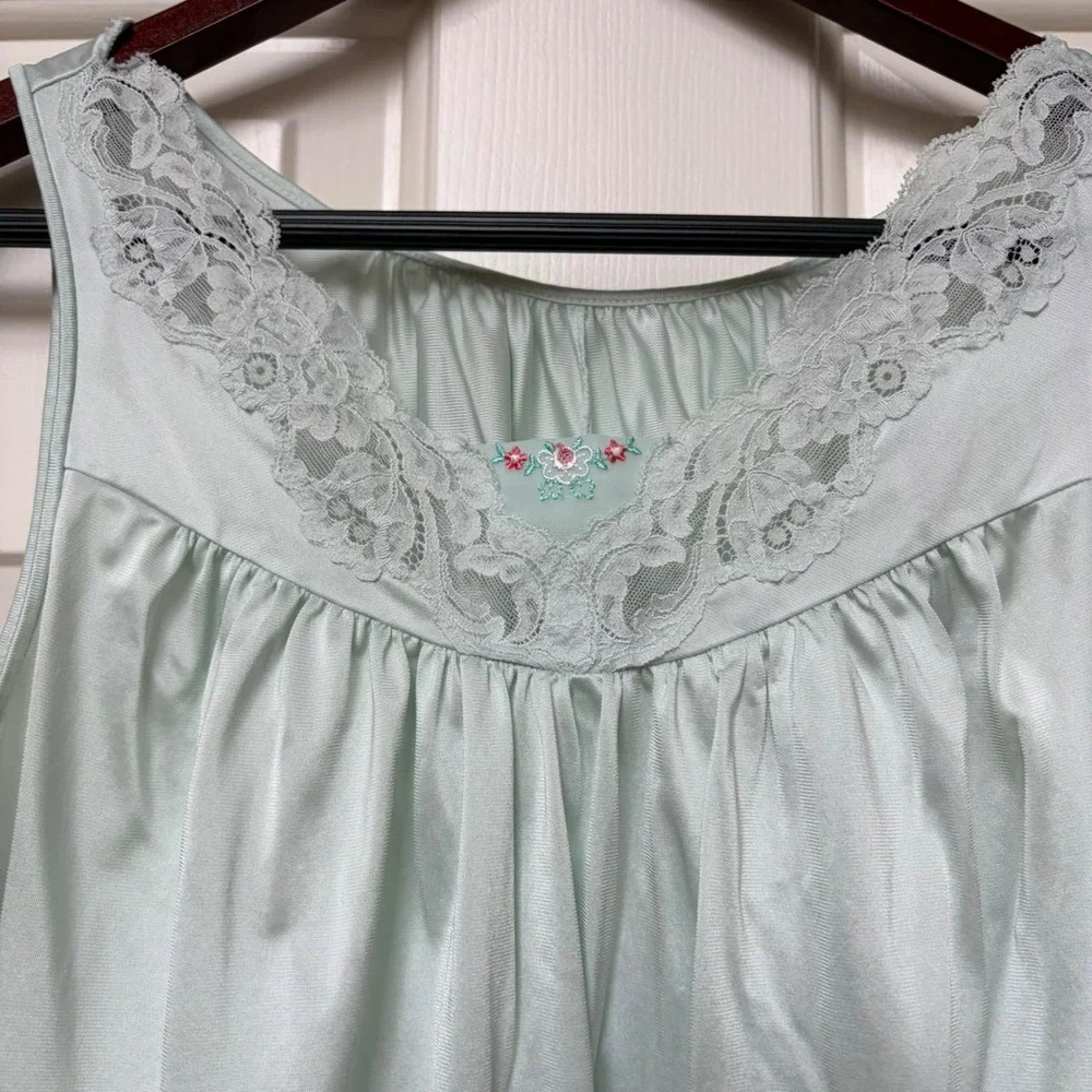 Shadowline Vintage Mint Green Lace Trim Floral Embroidered Nylon Nightgown Small